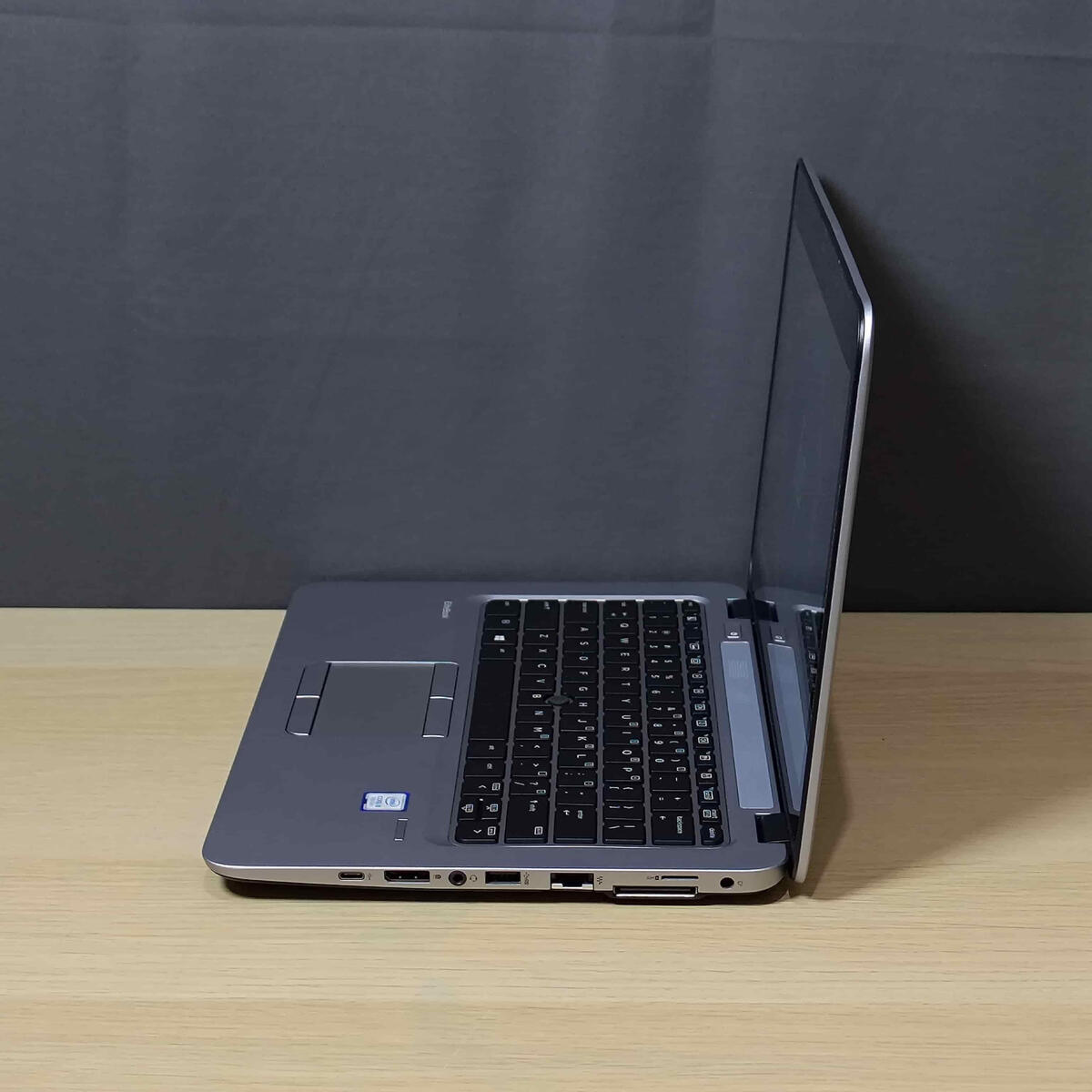 HP 840 G4 Samping Kiri HP 840 G4 Samping Kiri Butik Laptop